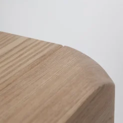 STORM Table à manger 8 personnes aux bords arrondis en bois